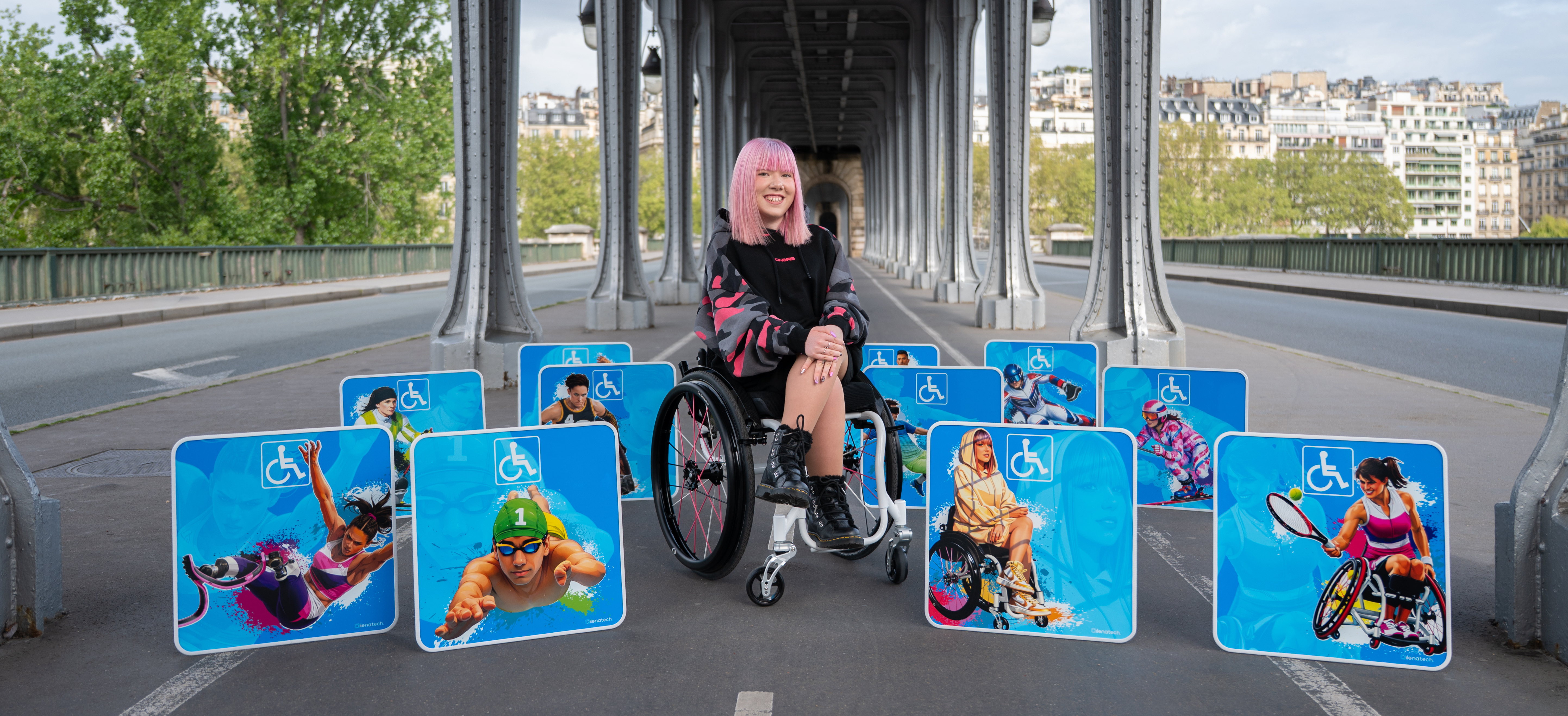 Pourquoi le fauteuil roulant est devenu le symbole du handicap – Signalétique inclusive Ilenatech.